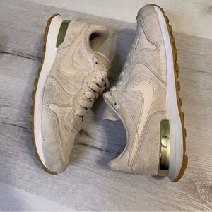 Nike Womens Internationalist Sneaker, Oatmeal, Size 8.5